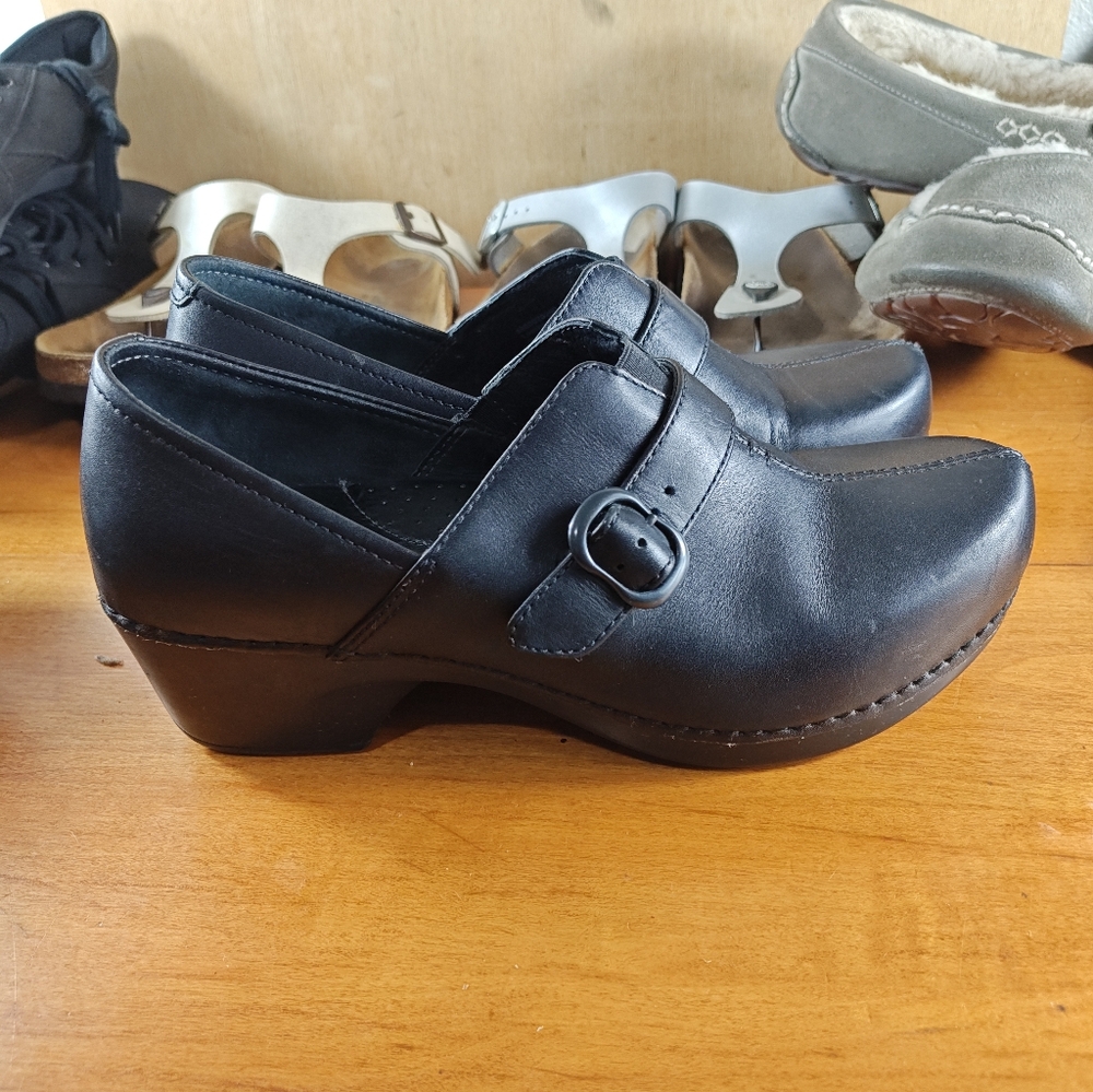 Dansko Solstice Black Leather Split Toe Button Strap Clog – Women’s Size 39 - Picture 8 of 12